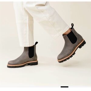 Nisolo Gray Ankle Boots with Black Accents